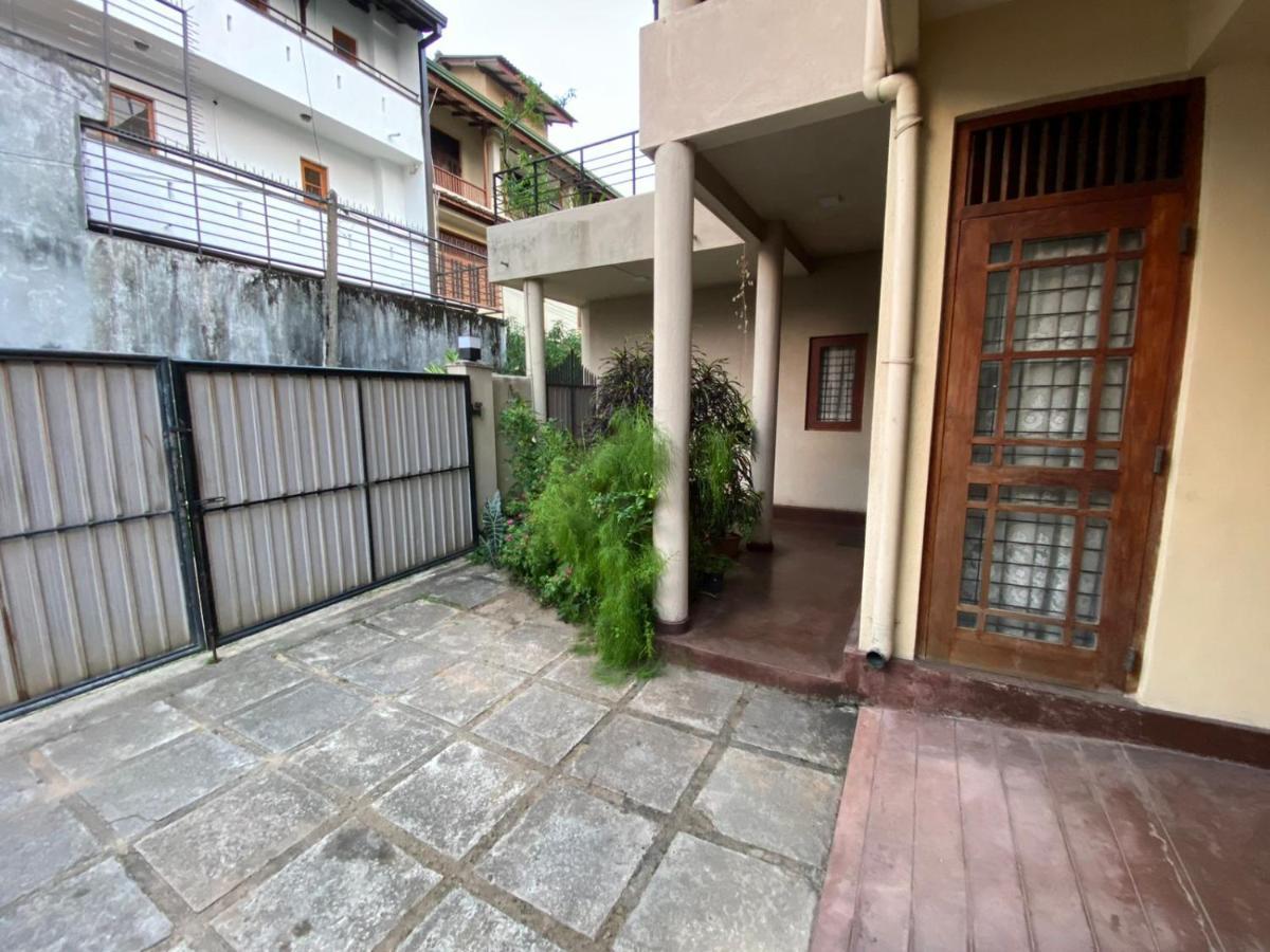 Bed and Breakfast Oasis Colombo Exterior foto